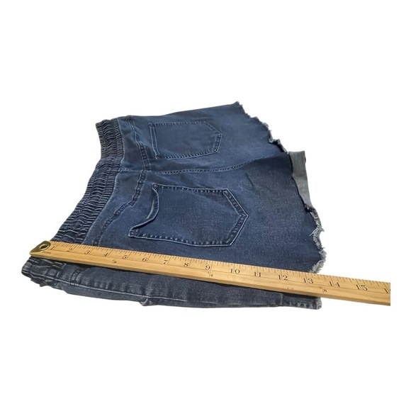 Guess Denim Blue Women's Shorts Size: XL - Picture 3 of 8